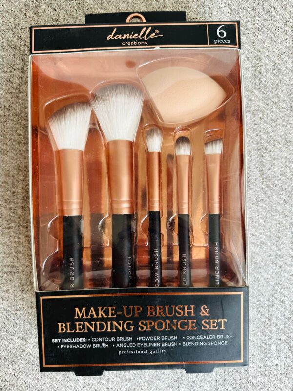 Brochas de Maquillaje y blending sponge